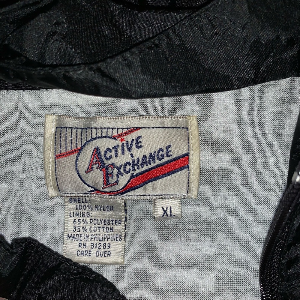 v i n t a g e :: Rad Artsy Vibrant Retro Windbreaker Rain Jacket - Picture 8 of 13